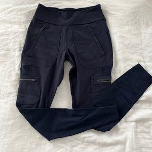 Athleta Headlands Cargo leggings size 4 Navy
